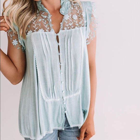 NWOT{POL} sage Lace & embroidered top - Picture 5 of 13